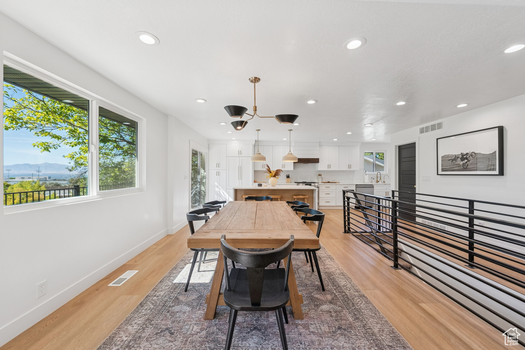 Photo 10 for MLS #2116266 at 3554 E Suniland Cir