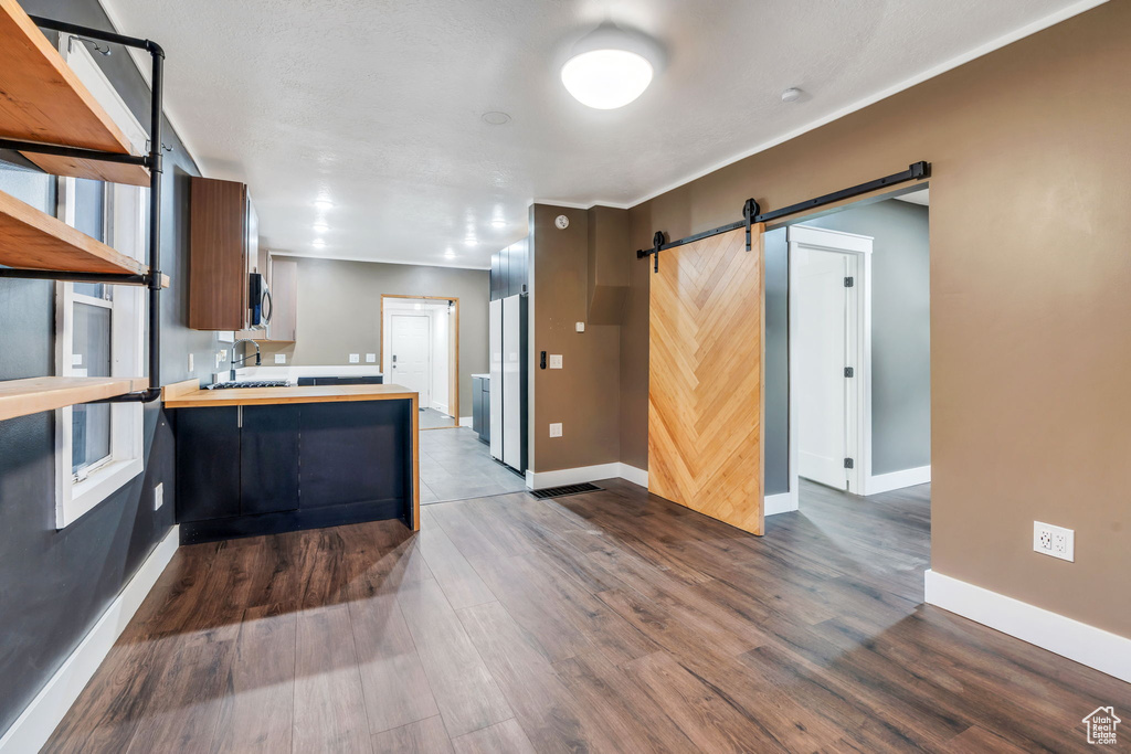 Photo 8 for MLS #2116335 at 539 W 24th St