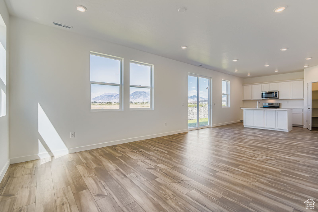 Photo 3 for MLS #2116347 at 816 W 1710 North