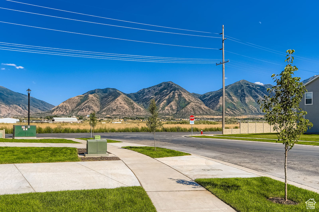 Photo 11 for MLS #2116351 at 798 W 1710 North