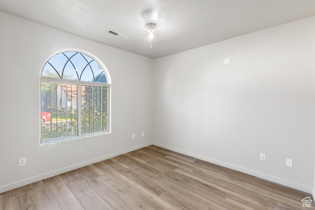 Photo 14 for MLS #2116362 at 646 N 2450 East #17