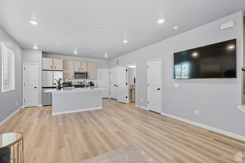 Photo 7 for MLS #2116366 at 71 N Veranda Ct