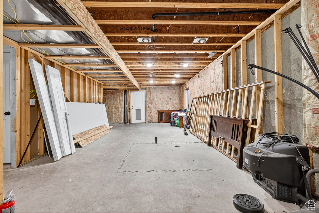 3585 N 2550 W Farr West, UT 84404