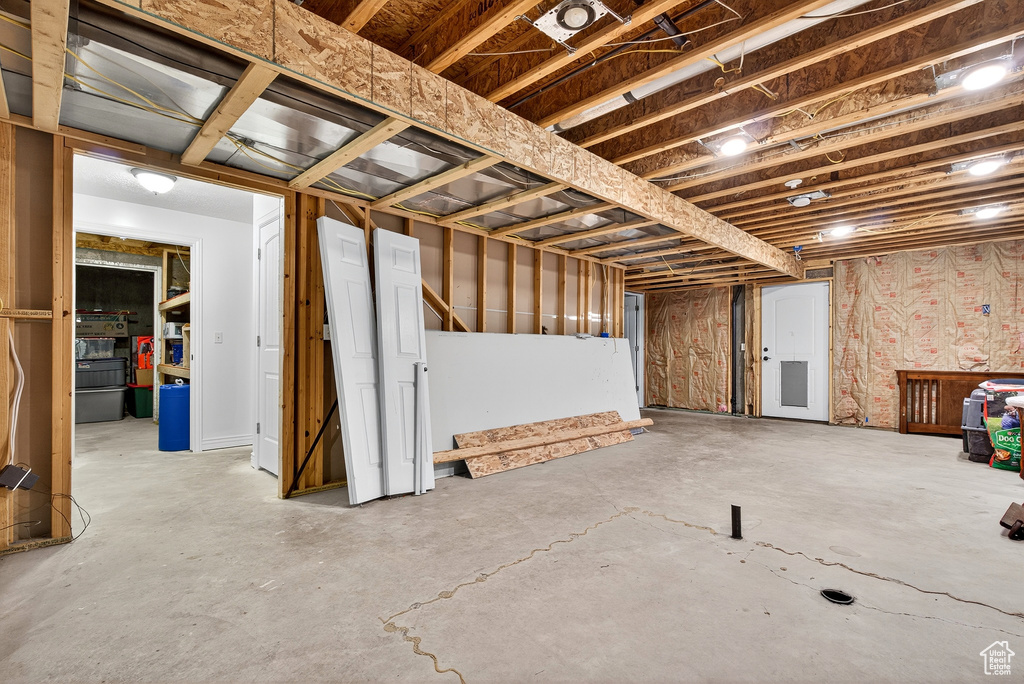 3585 N 2550 W Farr West, UT 84404