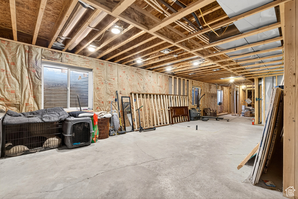 3585 N 2550 W Farr West, UT 84404