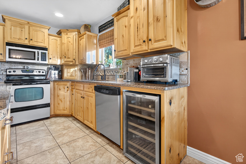 3585 N 2550 W Farr West, UT 84404