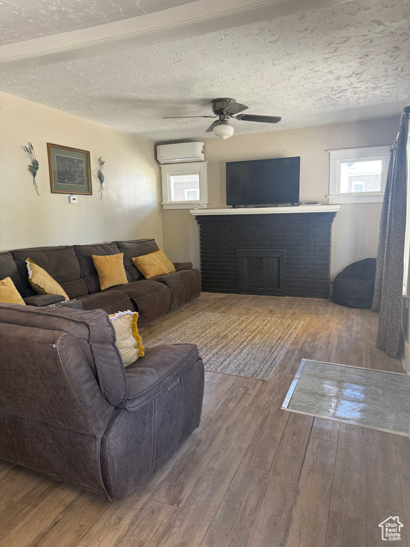 Photo 3 for MLS #2116369 at 355 N 300 East