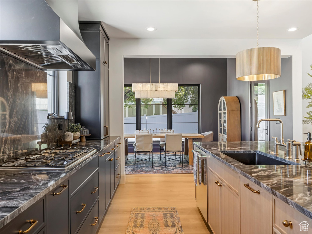 9623 S TANNENBAUM CV Sandy, UT 84092