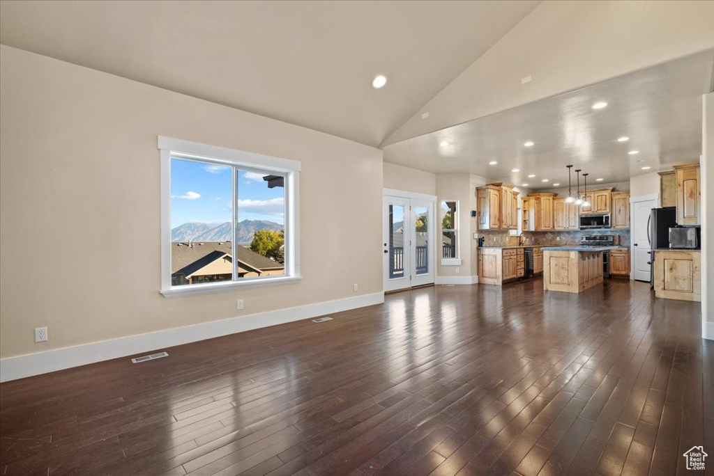 Photo 7 for MLS #2116404 at 51 E Magellan Ln