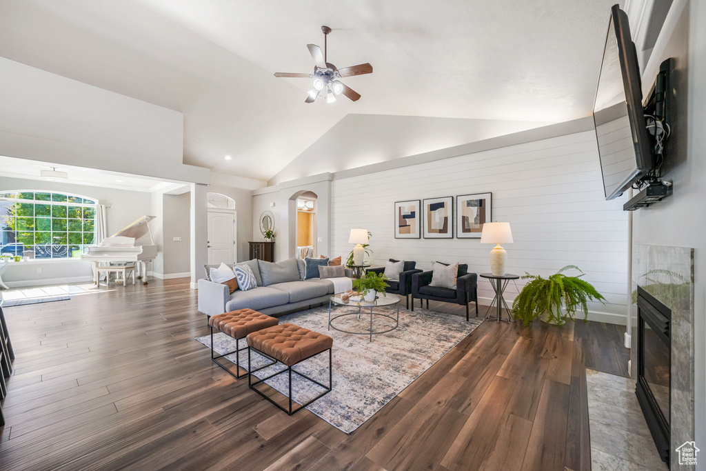 Photo 11 for MLS #2116416 at 587 E Corner Canyon Dr