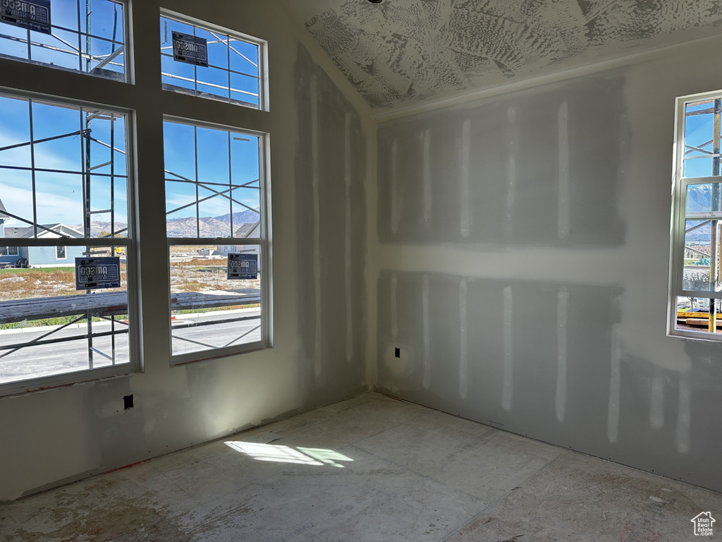 Photo 10 for MLS #2116418 at 793 W Sara Dr