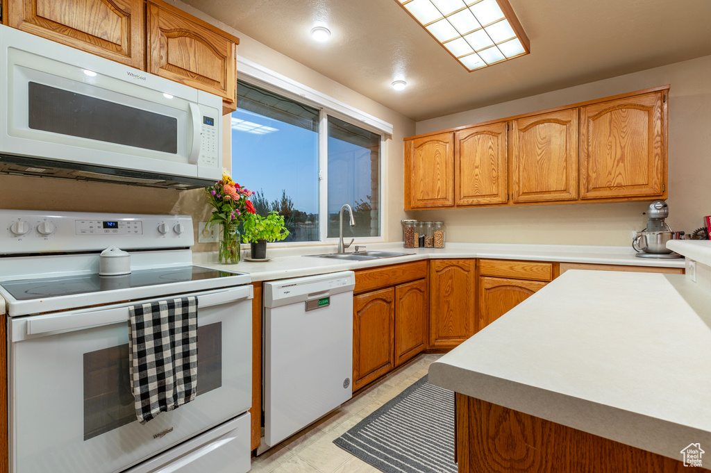 Photo 14 for MLS #2116438 at 983 E Antelope Dr