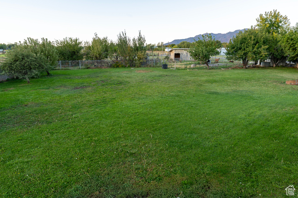 Photo 9 for MLS #2116438 at 983 E Antelope Dr