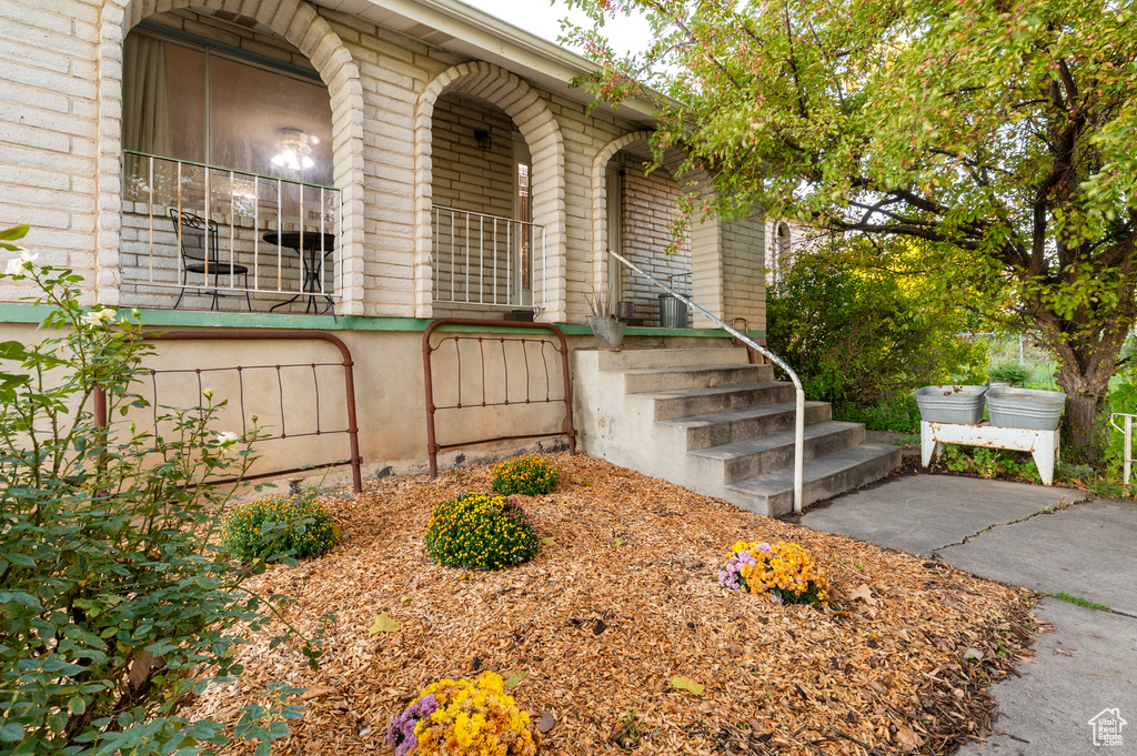 Photo 2 for MLS #2116438 at 983 E Antelope Dr