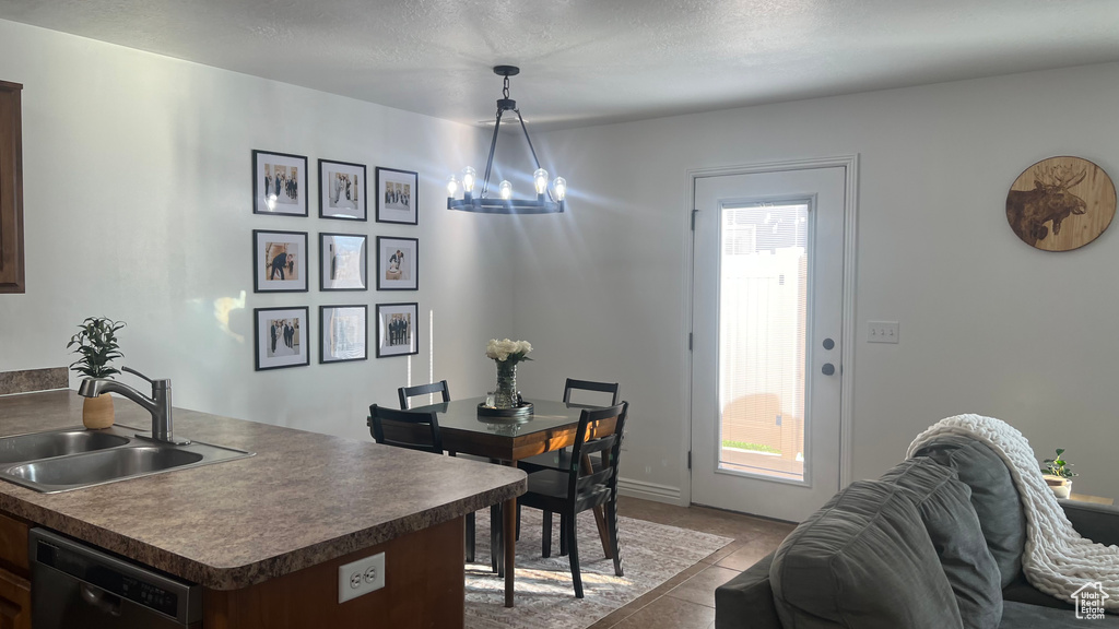 Photo 7 for MLS #2116452 at 1161 W Lancelot Ln