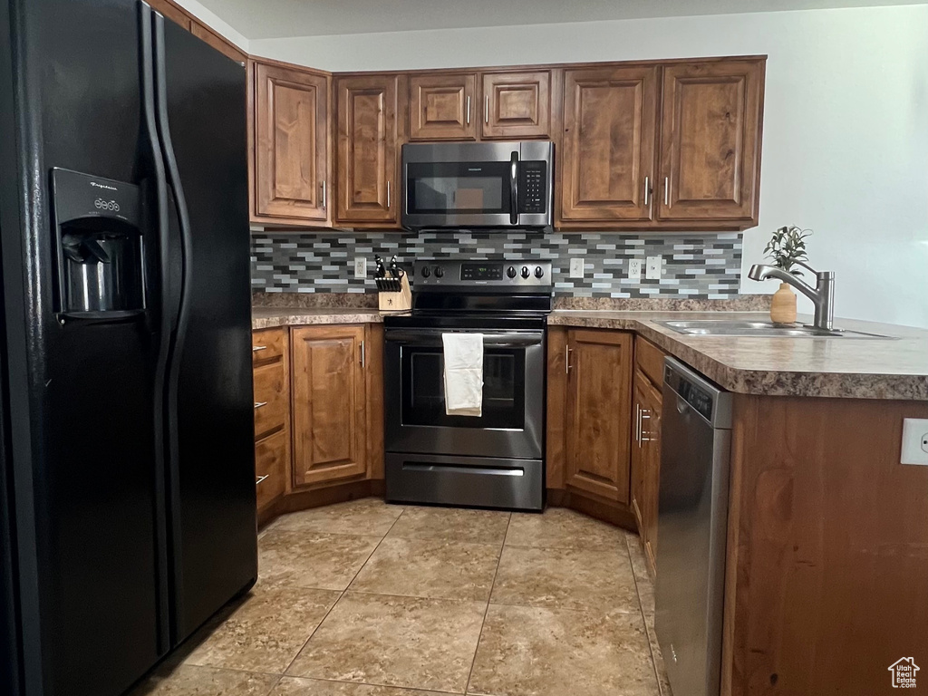 Photo 3 for MLS #2116452 at 1161 W Lancelot Ln