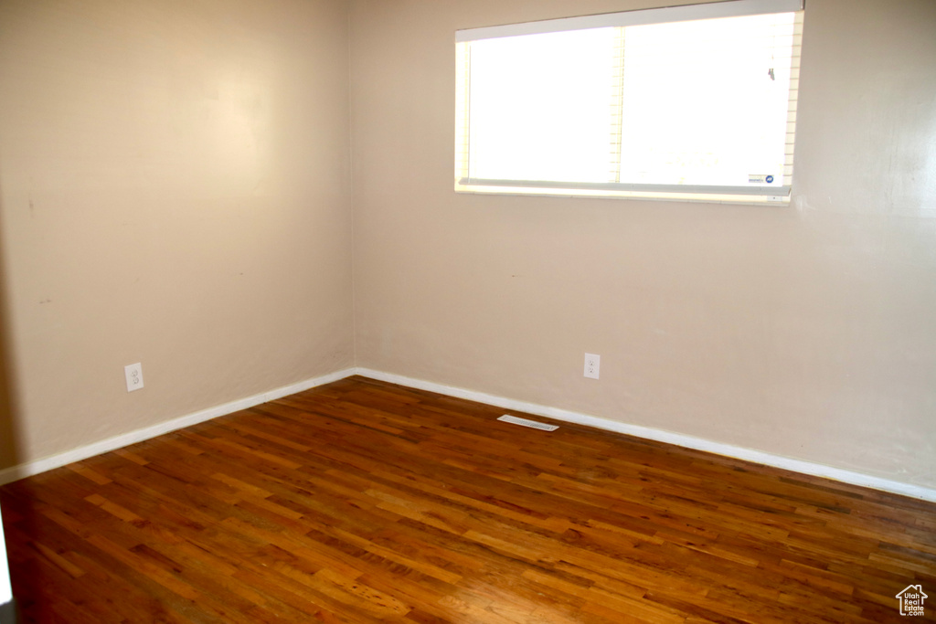 Photo 13 for MLS #2116461 at 250 E Broadway St