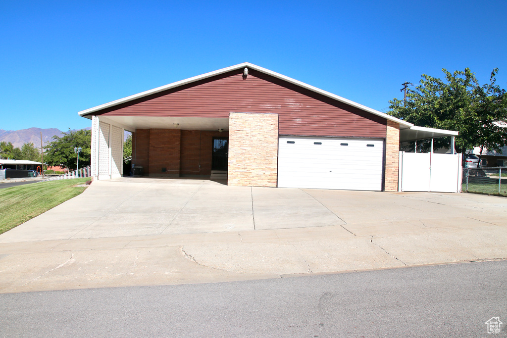 Photo 29 for MLS #2116461 at 250 E Broadway St