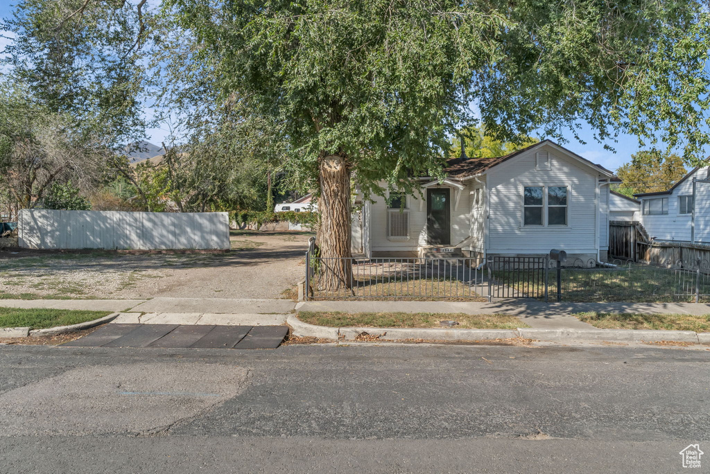 Photo 5 for MLS #2116465 at 2944 S Spencer Ave