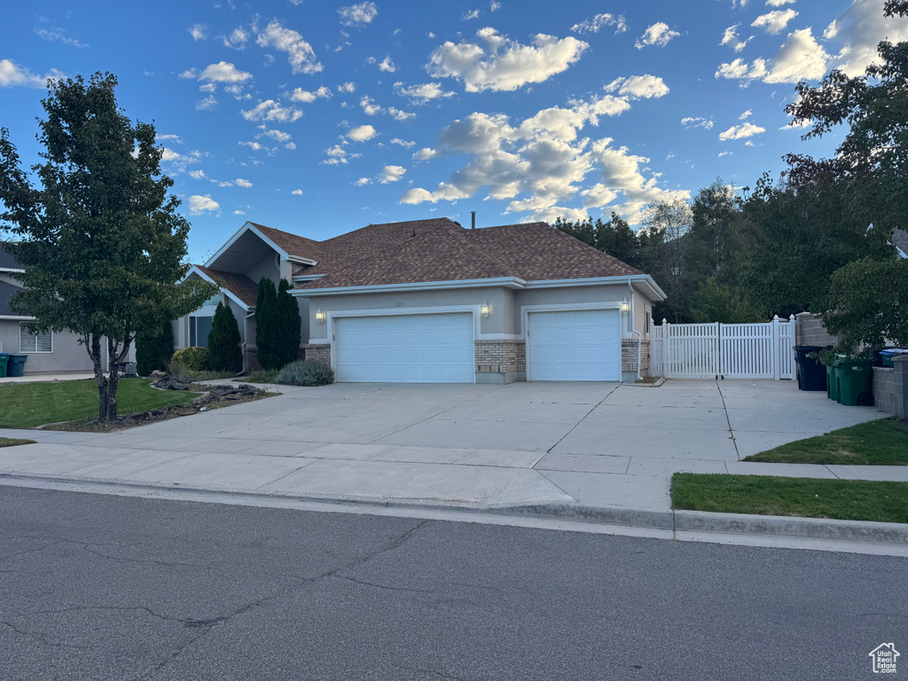 Photo 2 for MLS #2116466 at 12217 S Bluff View Dr