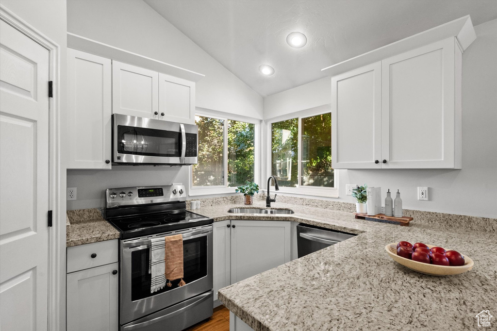 Photo 8 for MLS #2116498 at 2167 E Alta Cove Cir