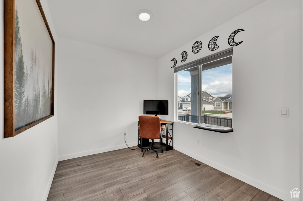 Photo 4 for MLS #2116510 at 2080 E Colette St