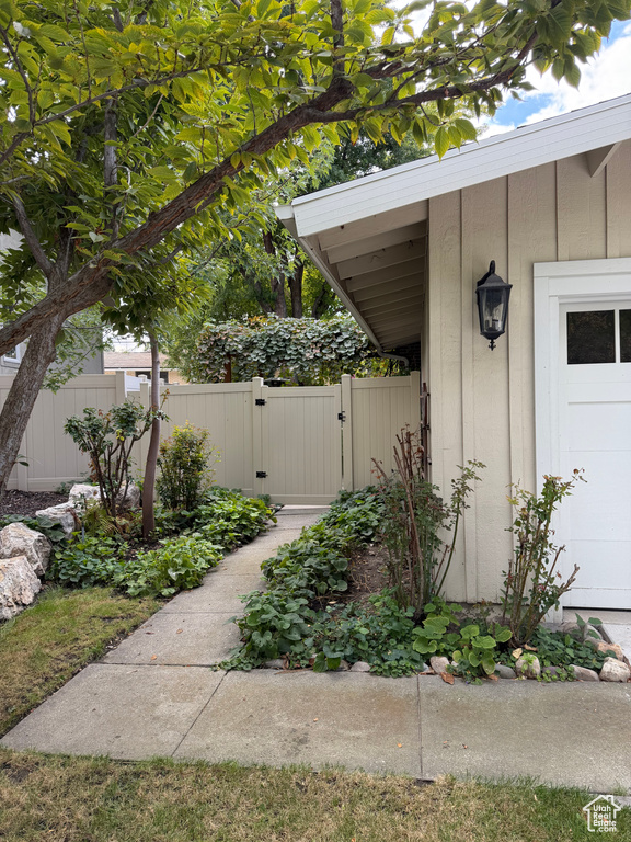 Photo 7 for MLS #2116525 at 1894 E Southmoor Dr