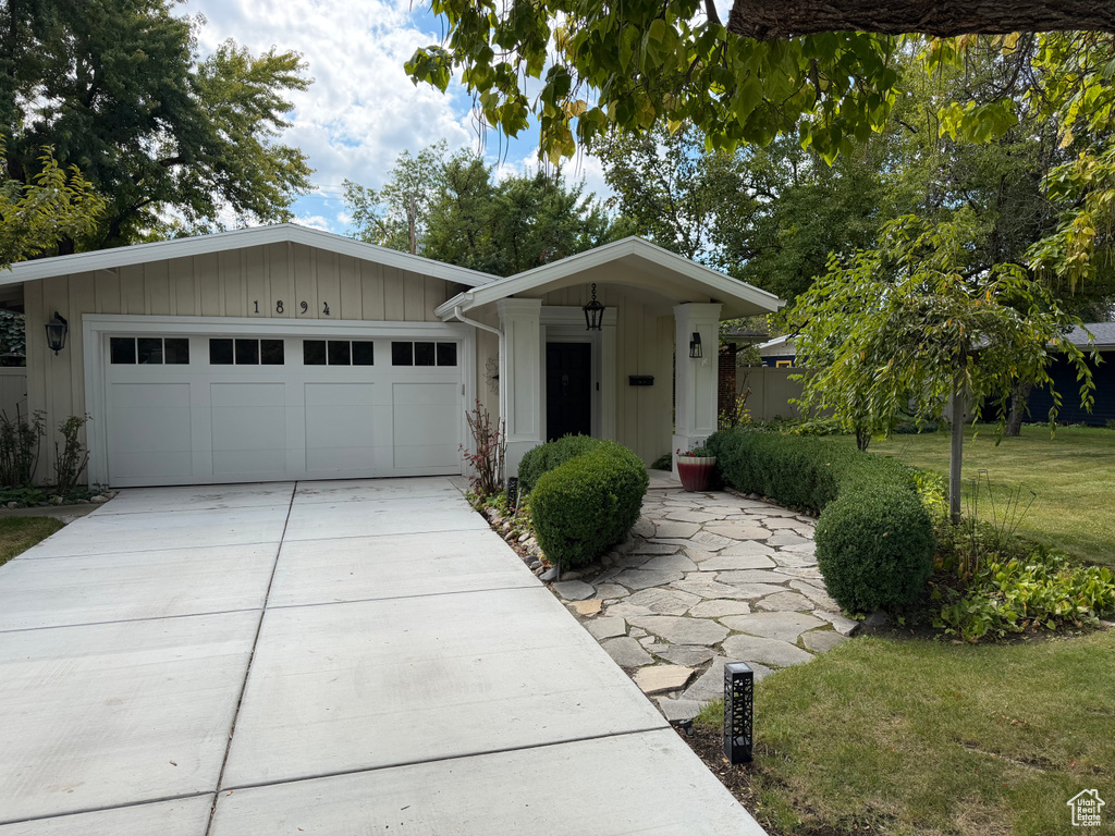 Photo 4 for MLS #2116525 at 1894 E Southmoor Dr