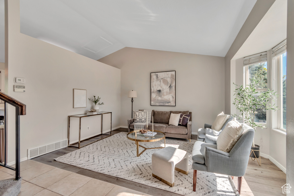 Photo 2 for MLS #2116536 at 1146 W Athleen Dr