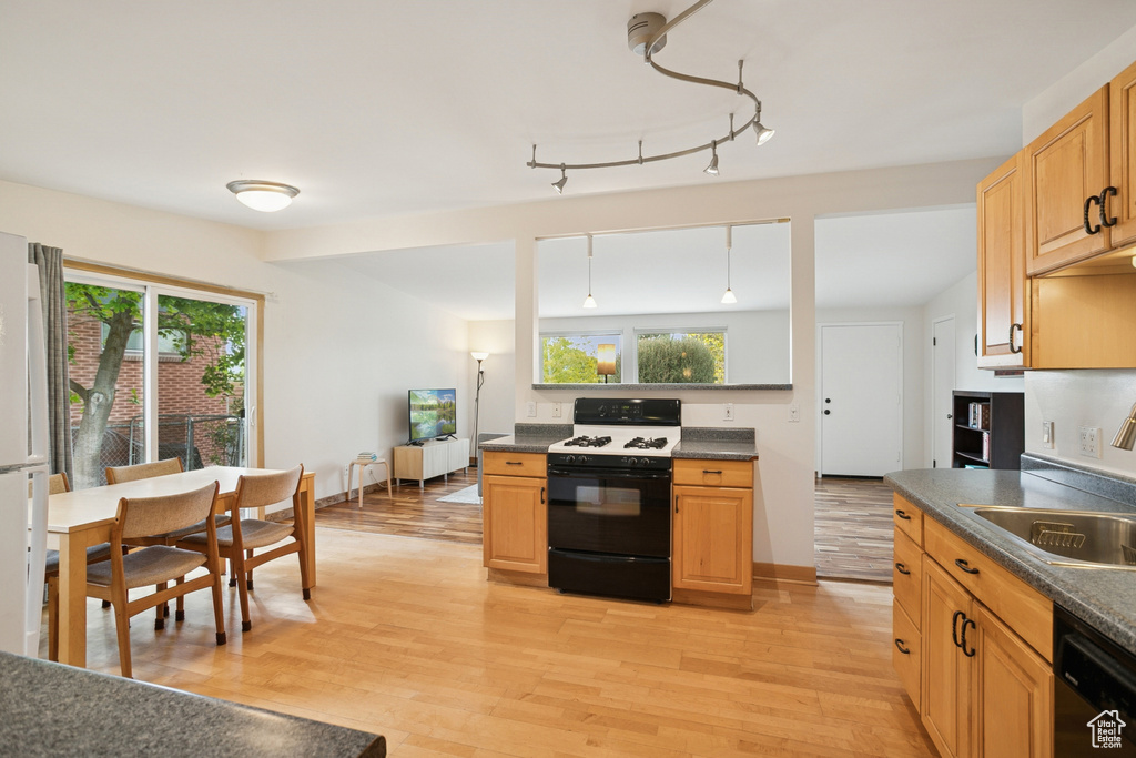 Photo 9 for MLS #2116545 at 3485 S Fleetwood Dr