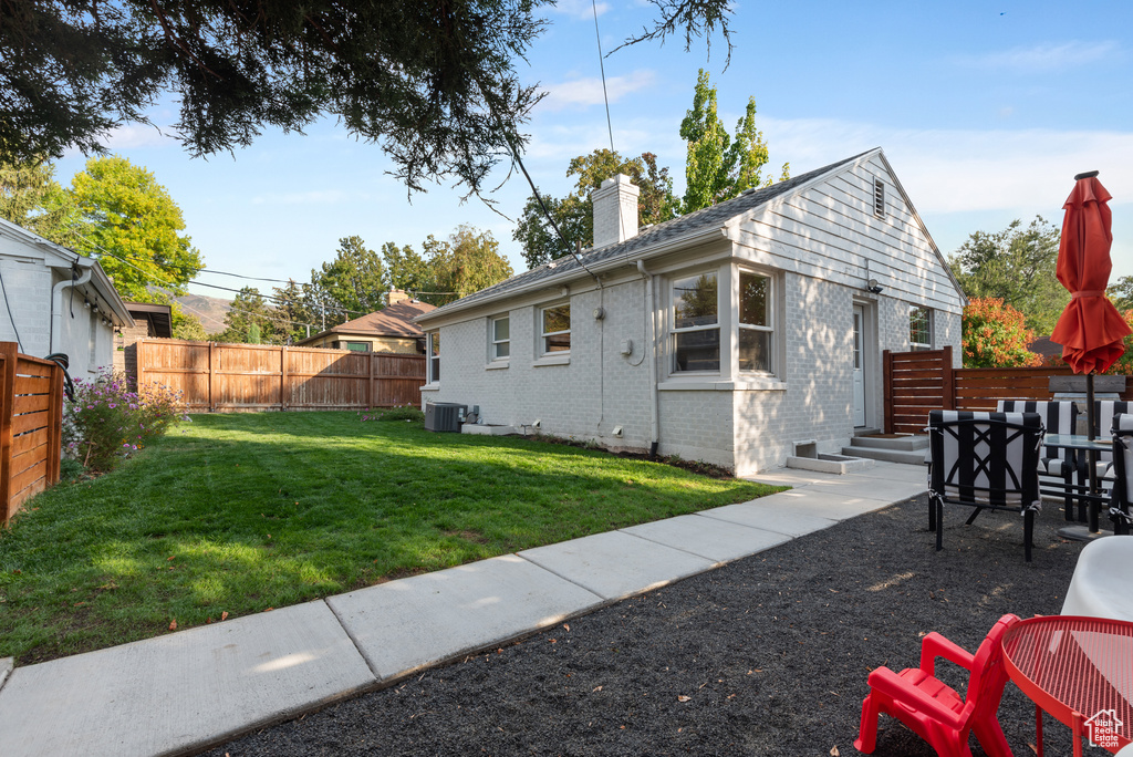 Photo 22 for MLS #2116561 at 1903 E Redondo Ave