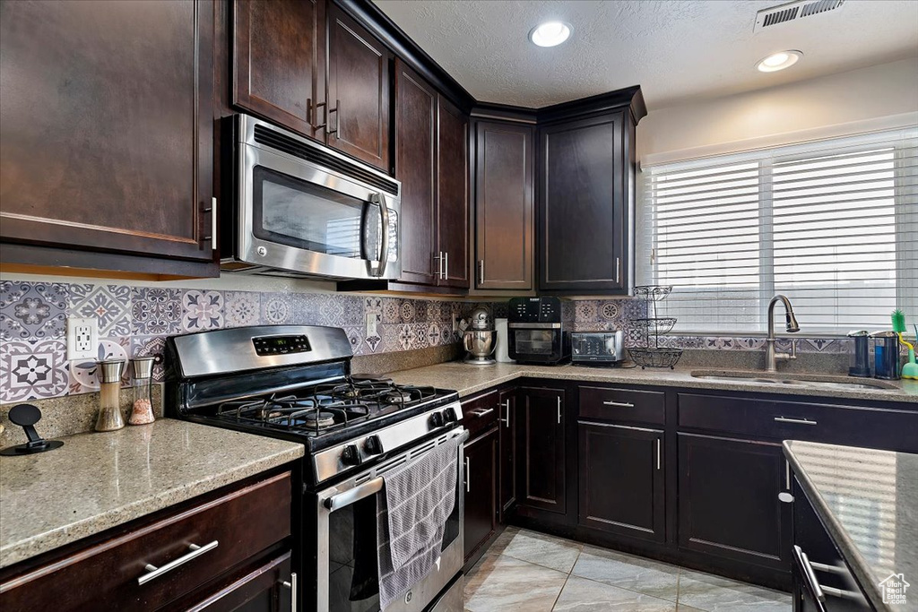 Photo 11 for MLS #2116634 at 940 W Stonehaven Dr