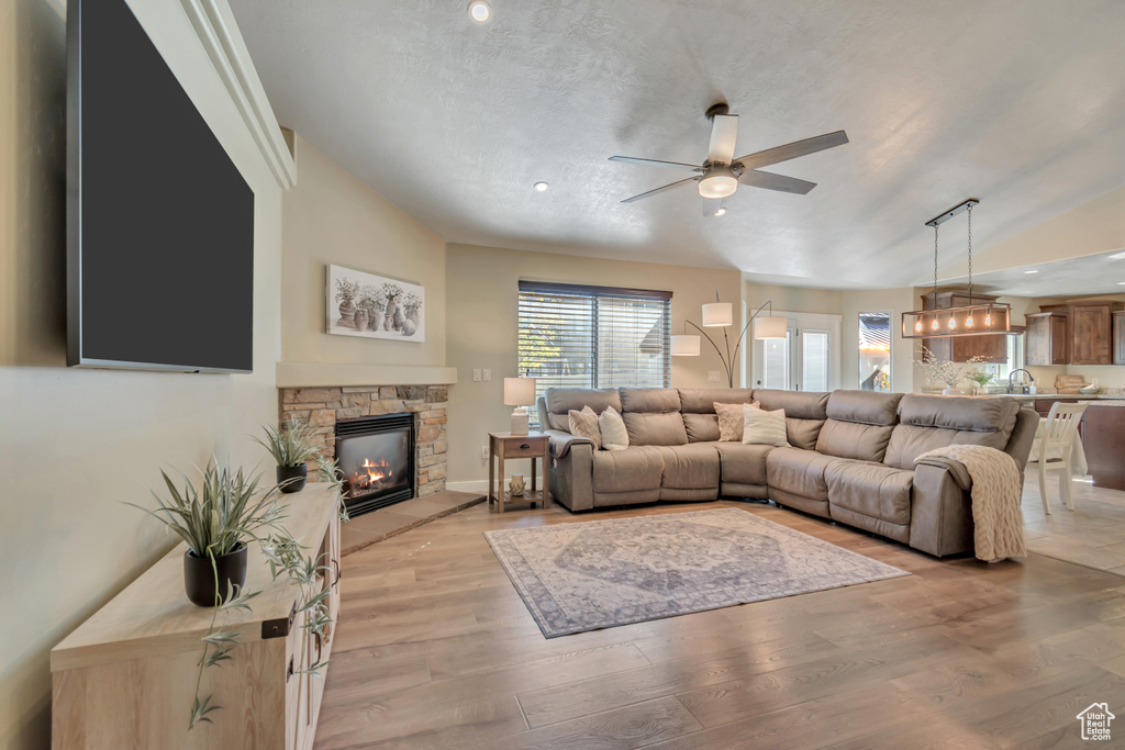 153 W HONEYSUCKLE DR Saratoga Springs, UT 84045