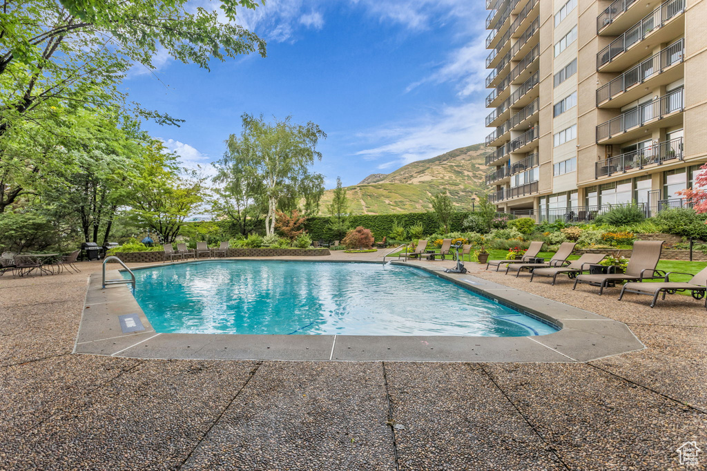 Photo 28 for MLS #2116691 at 875 S Donner Way #205