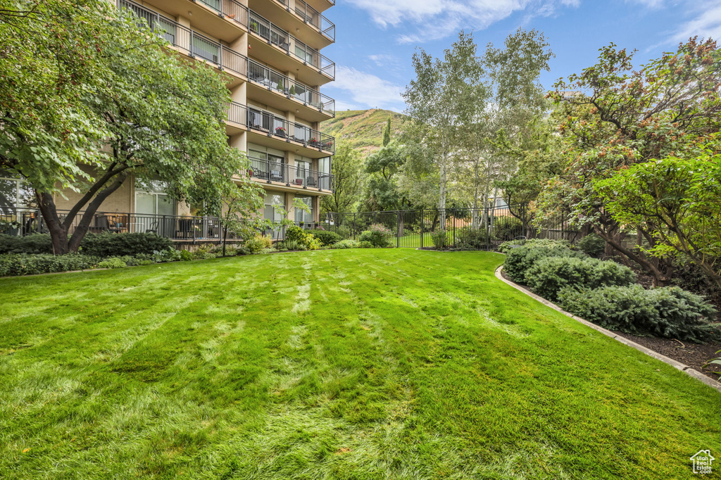 Photo 21 for MLS #2116691 at 875 S Donner Way #205