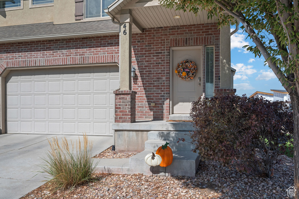 Photo 3 for MLS #2116693 at 46 W Apache Rd