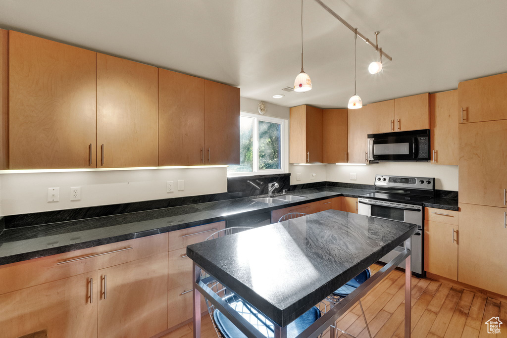 Photo 10 for MLS #2116694 at 939 S Donner Way #305