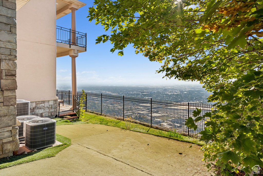 Photo 105 for MLS #2116700 at 941 N Sandhurst Dr