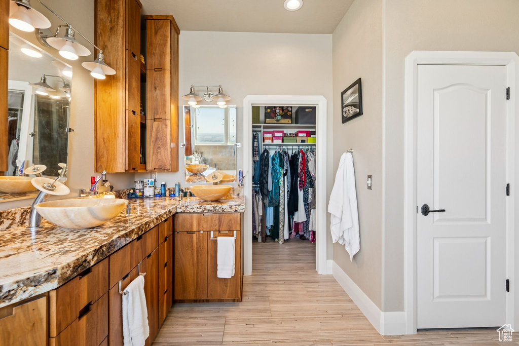 Photo 39 for MLS #2116700 at 941 N Sandhurst Dr