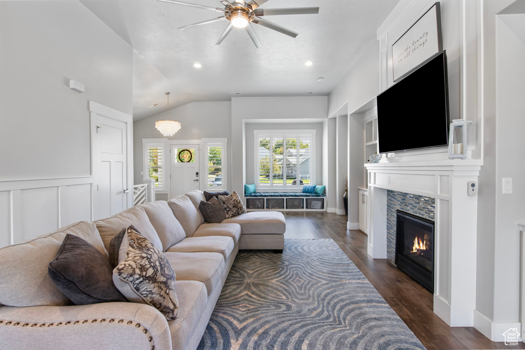 Photo 7 for MLS #2116733 at 372 W Clark Cir