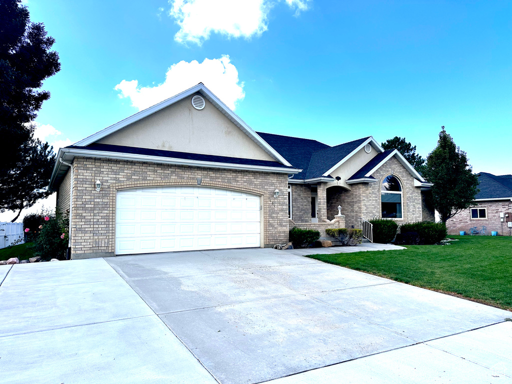 Photo 3 for MLS #2116775 at 654 E Scenic Dr