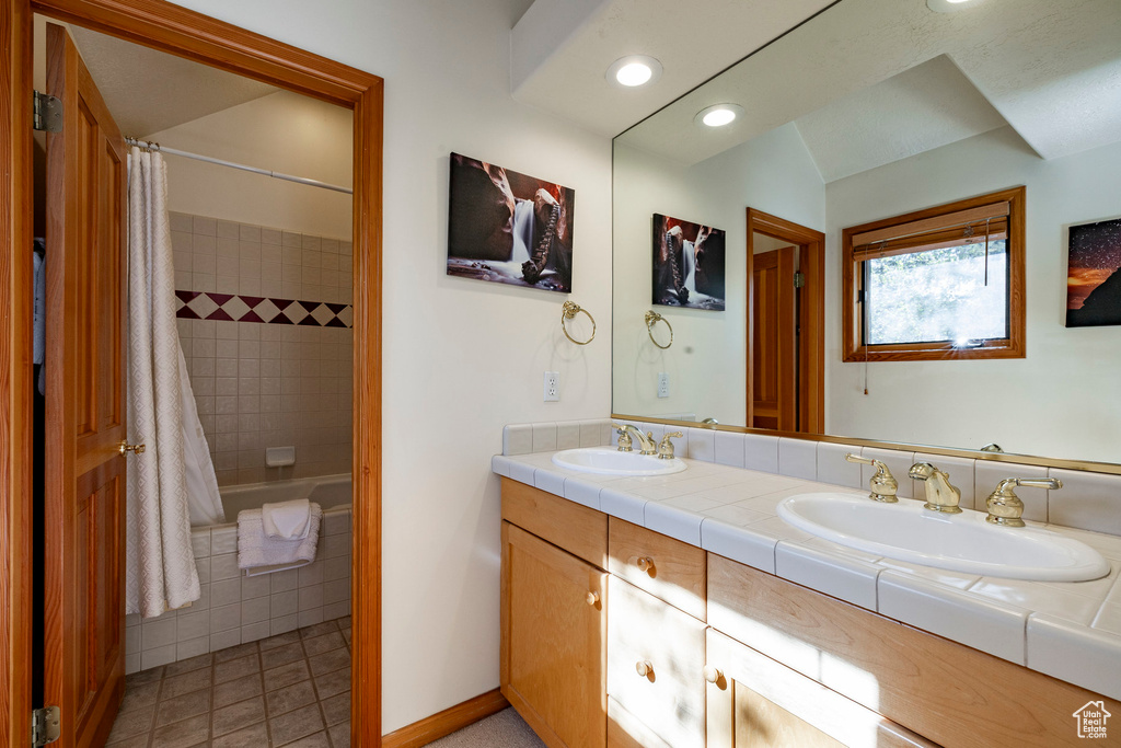 Photo 19 for MLS #2116857 at 2442 Deer Lake Dr