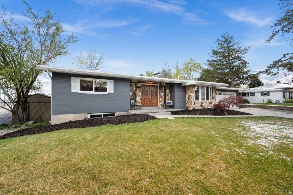 8597 S MOUNT MAJESTIC RD Sandy, UT 84093
