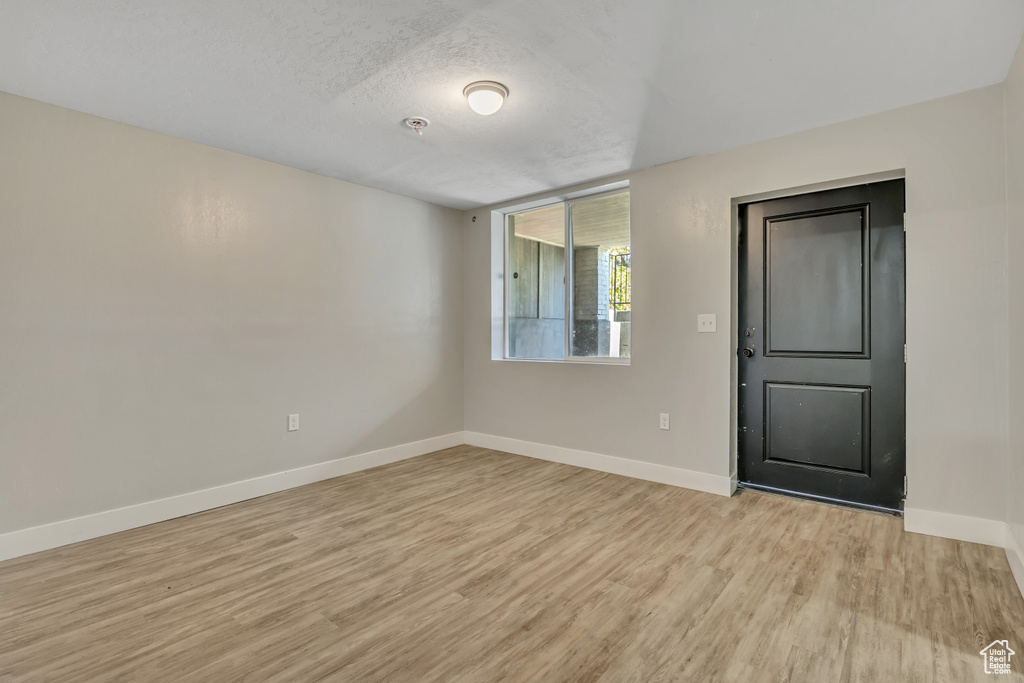 Photo 5 for MLS #2116958 at 2735 Grant Ave
