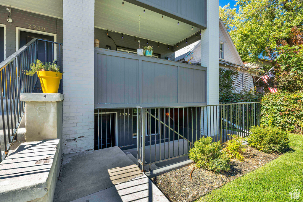 Photo 3 for MLS #2116958 at 2735 Grant Ave