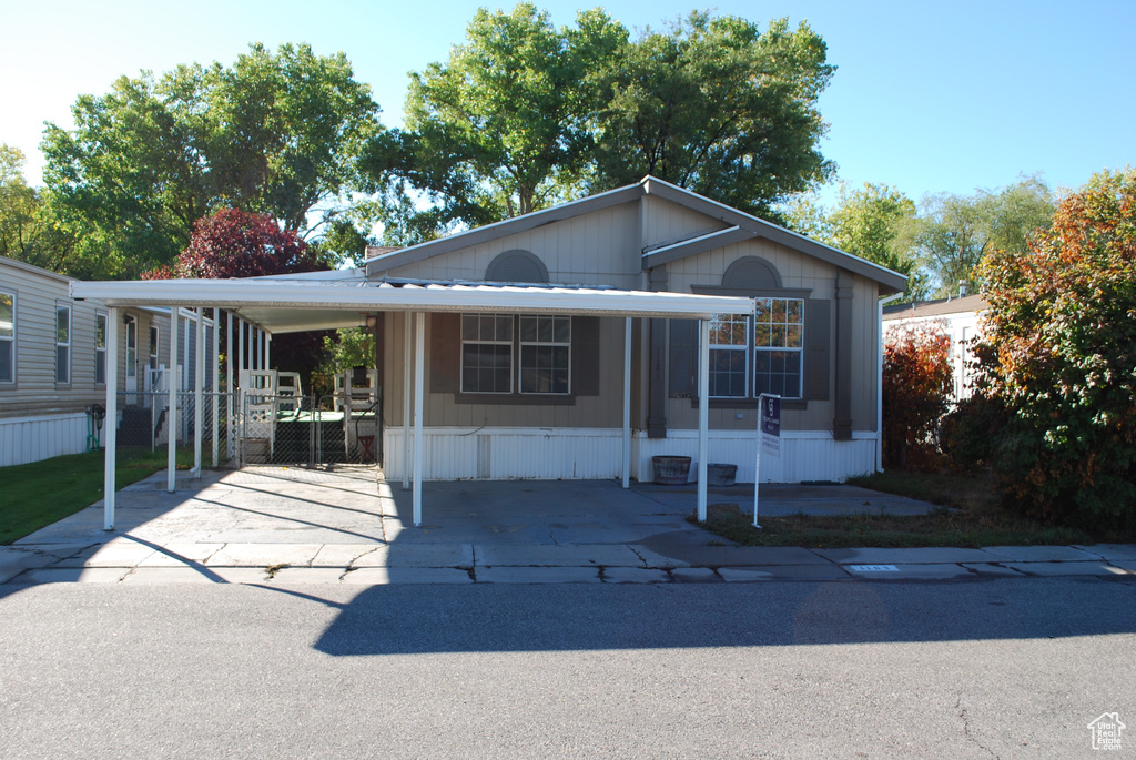 Photo 2 for MLS #2116974 at 1183 W Parkway Ln