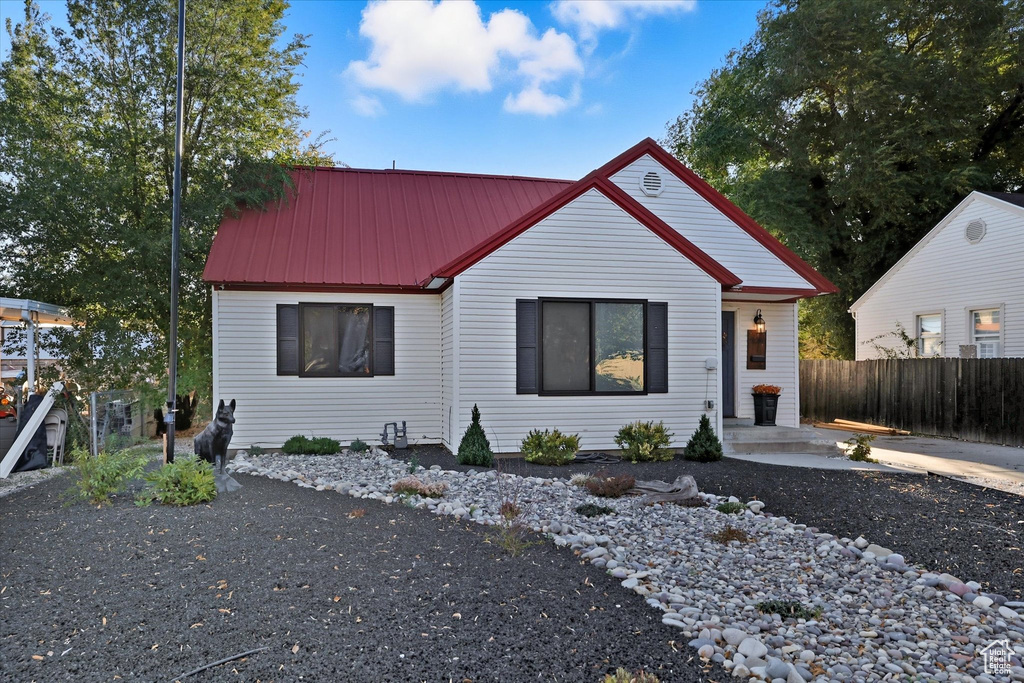 Photo 2 for MLS #2117002 at 524 N 100 East
