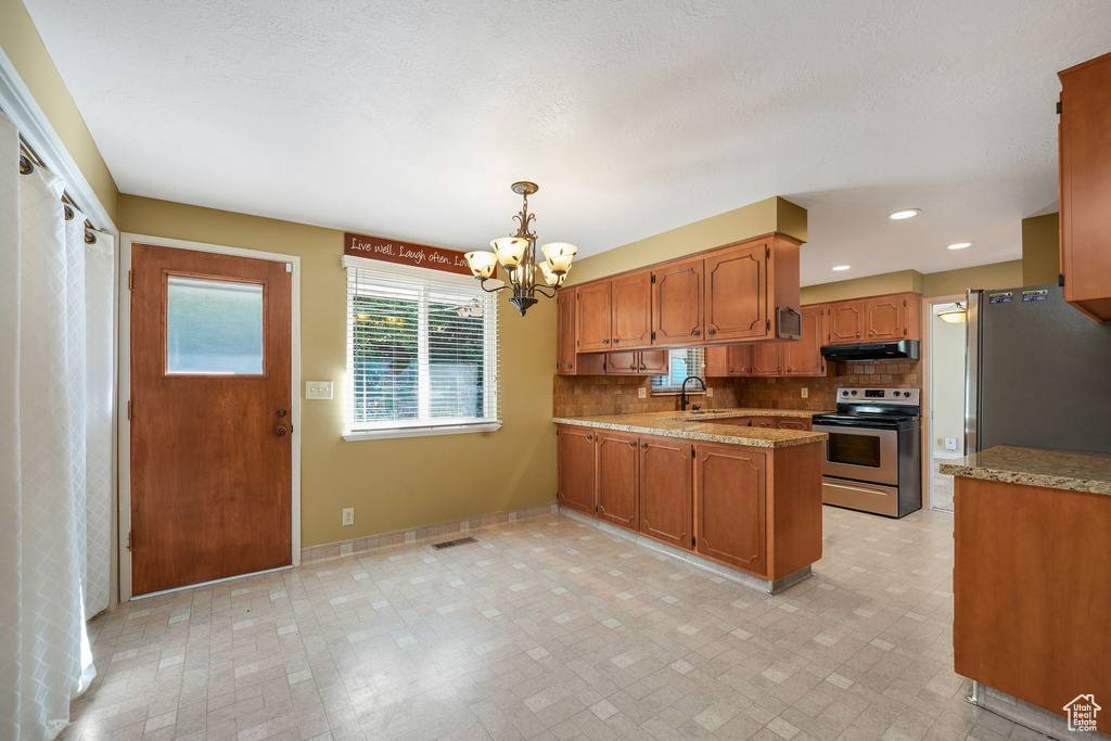 Photo 14 for MLS #2117013 at 952 N Kingswood Rd