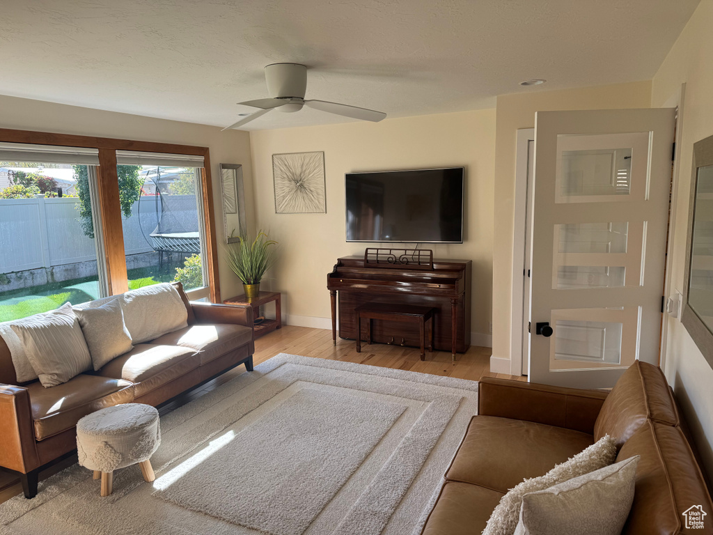 Photo 2 for MLS #2117033 at 2110 E Lonsdale Dr