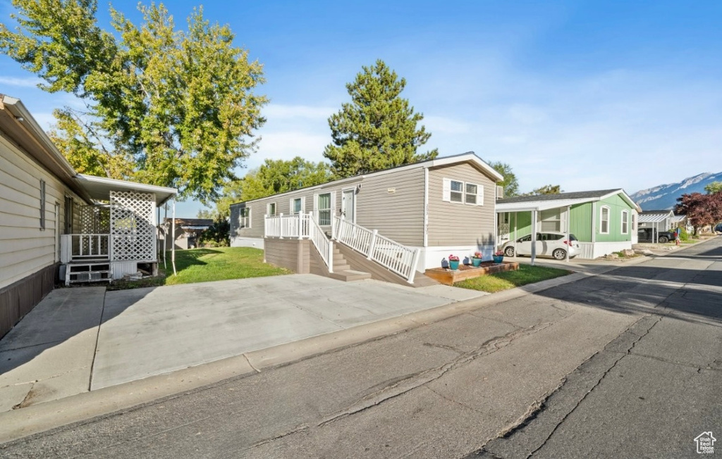 Photo 2 for MLS #2117036 at 931 N 500 East